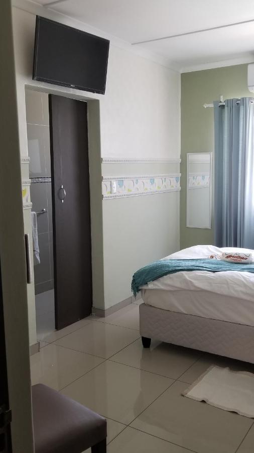 A-Z Boutique Guesthouse Βίντχουκ Εξωτερικό φωτογραφία