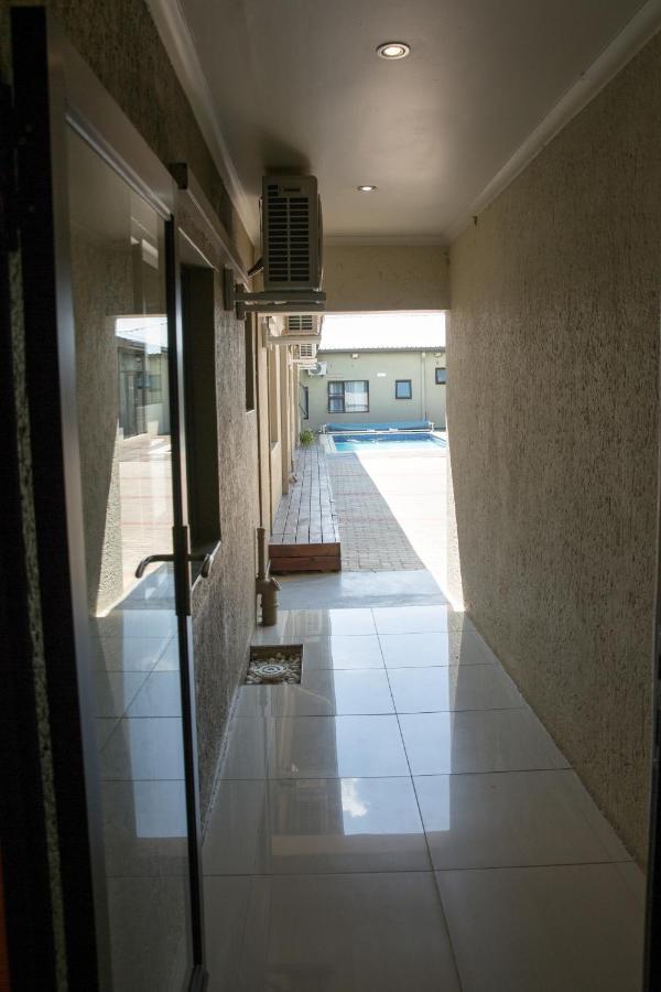 A-Z Boutique Guesthouse Βίντχουκ Εξωτερικό φωτογραφία